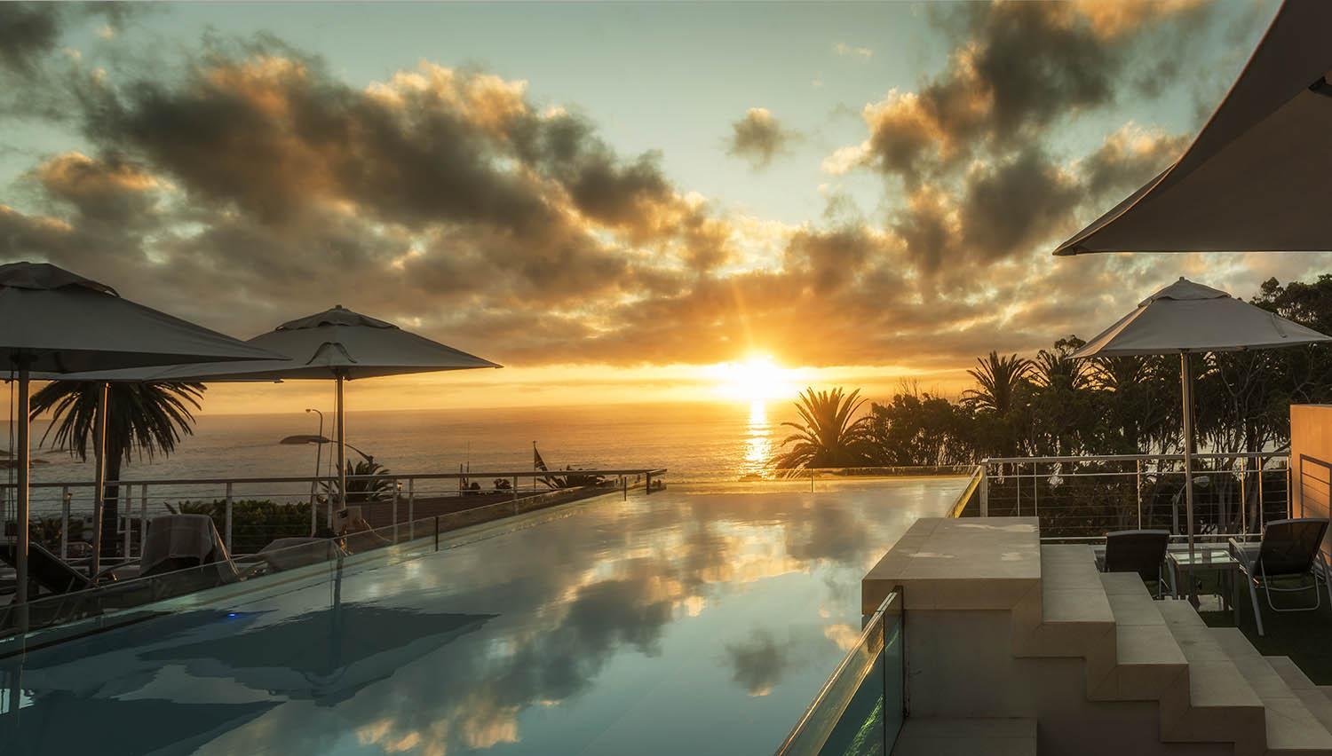 South Beach Camps Bay Boutique Hotel Fokváros Kültér fotó Sunset at the pool