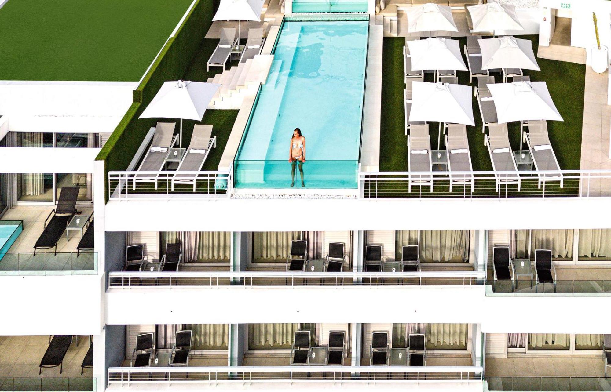 South Beach Camps Bay Boutique Hotel Fokváros Kültér fotó The rooftop pool at the W Hotel