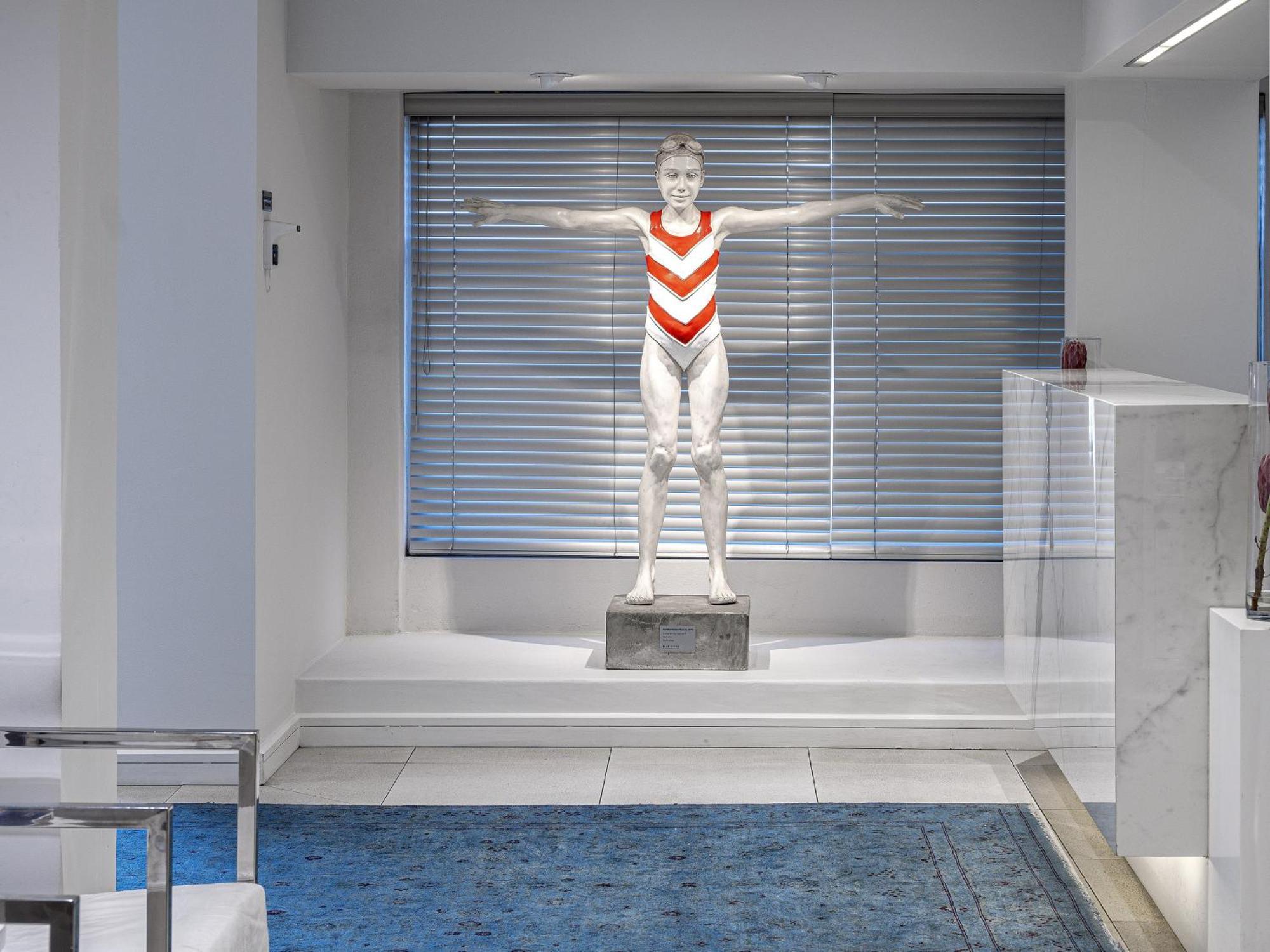 South Beach Camps Bay Boutique Hotel Fokváros Kültér fotó The sculpture of the swimmer